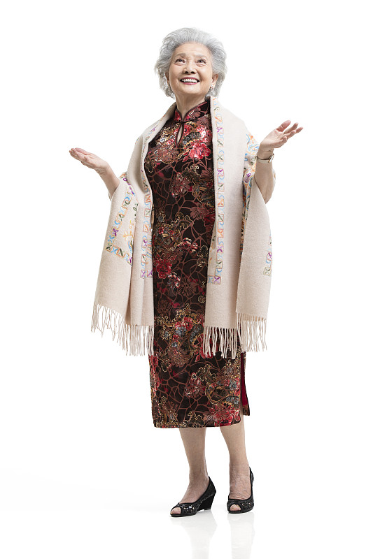 快樂的老年女士身穿旗袍圖片素材