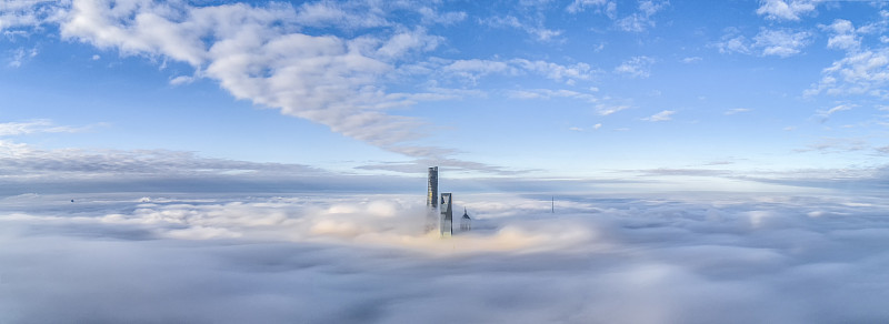 霧中的上海金融區圖片素材