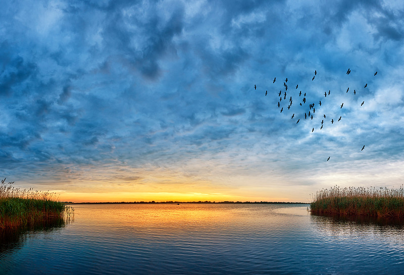 多瑙河上的日落图片下载