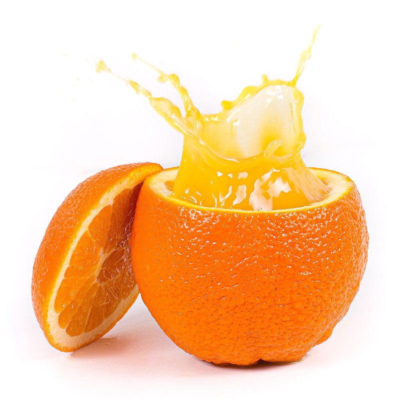 白色背景下，橙色水果飛濺的特寫，丹麥埃斯布約格圖片素材