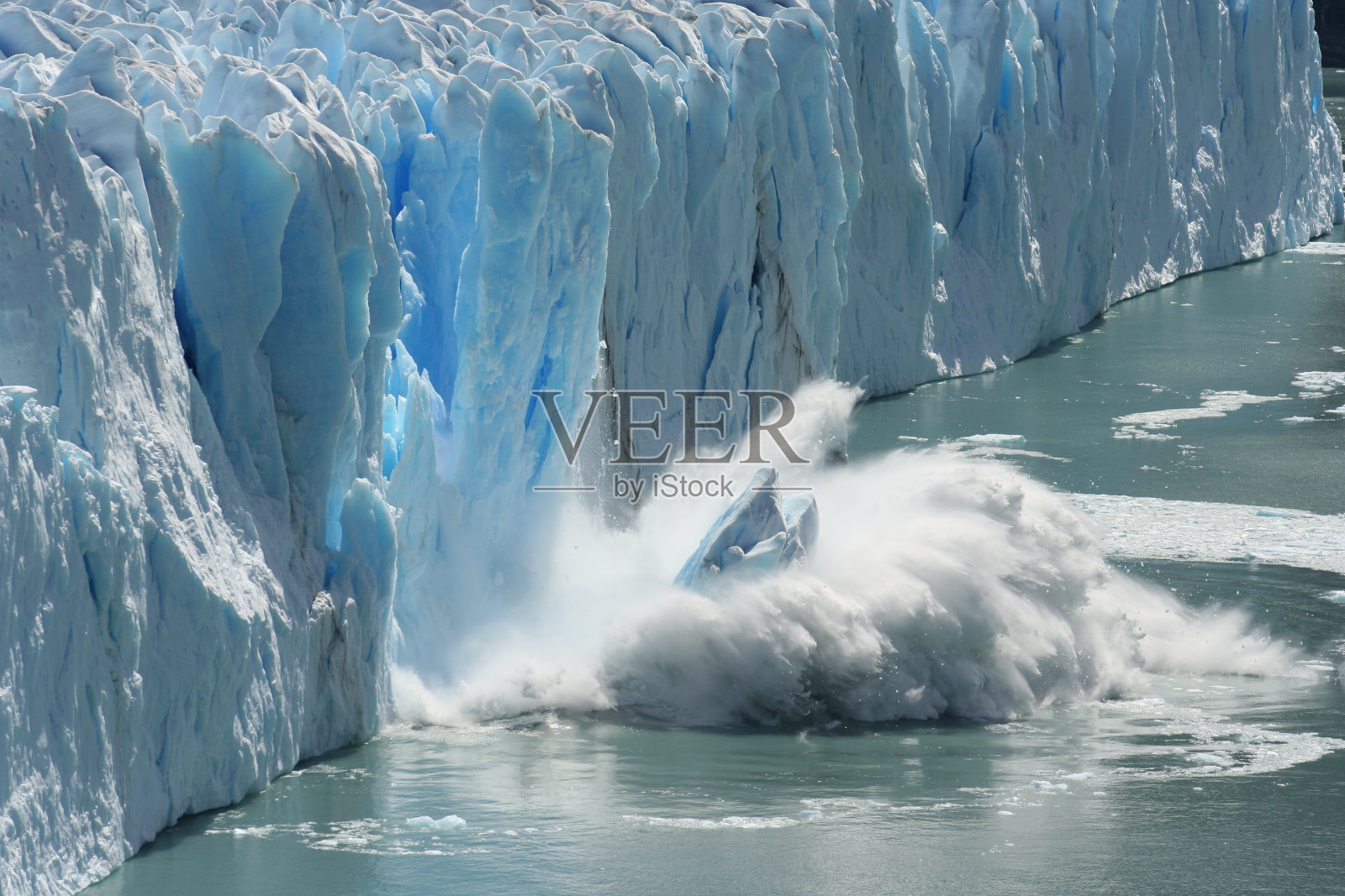 全球变暖环境下冰川融化照片摄影图片