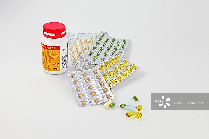 多色药丸，包装和瓶装药丸，白色背景图片素材