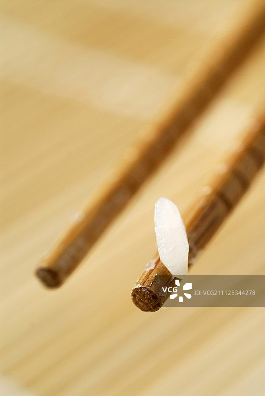 用筷子夹着的日本米饭图片素材