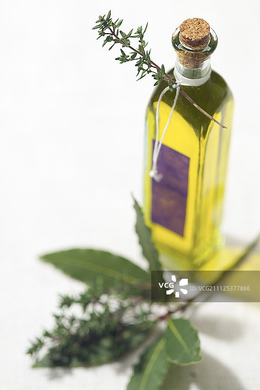 橄榄油和香草图片素材