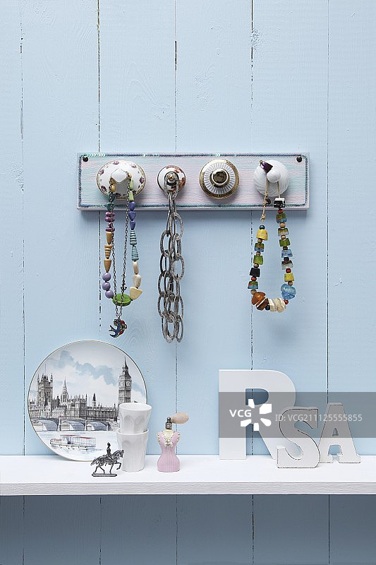 DIY珠宝架;中国LIDS附在油漆木条与超级胶水图片素材
