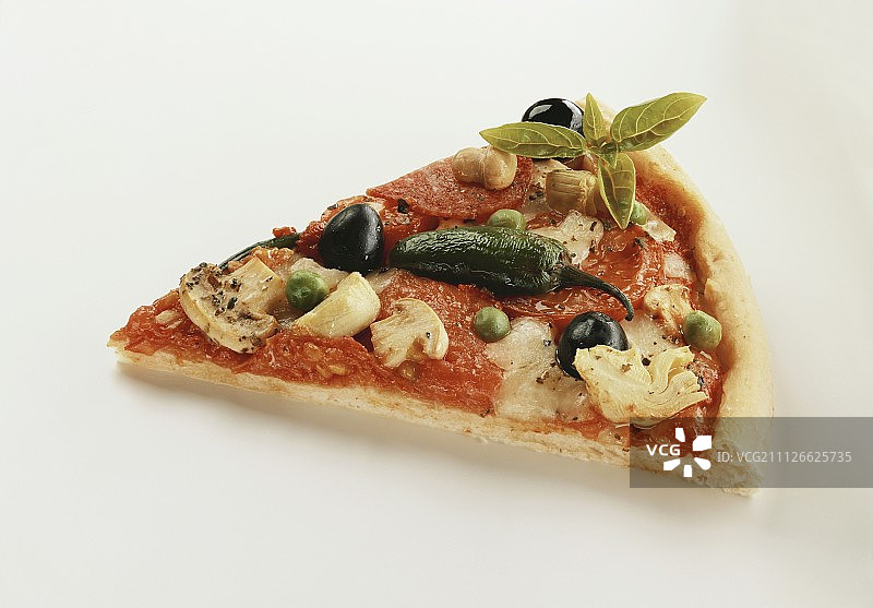 洋蓟和意大利辣香肠披萨图片素材