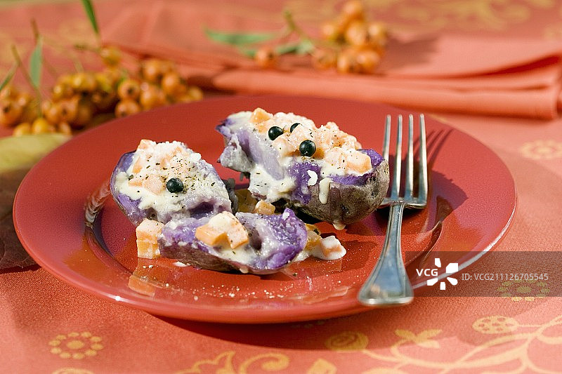 烤紫薯配南瓜和芝士馅图片素材