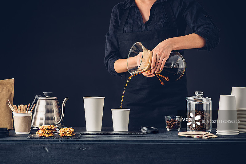 专业咖啡师准备咖啡的替代方法图片素材