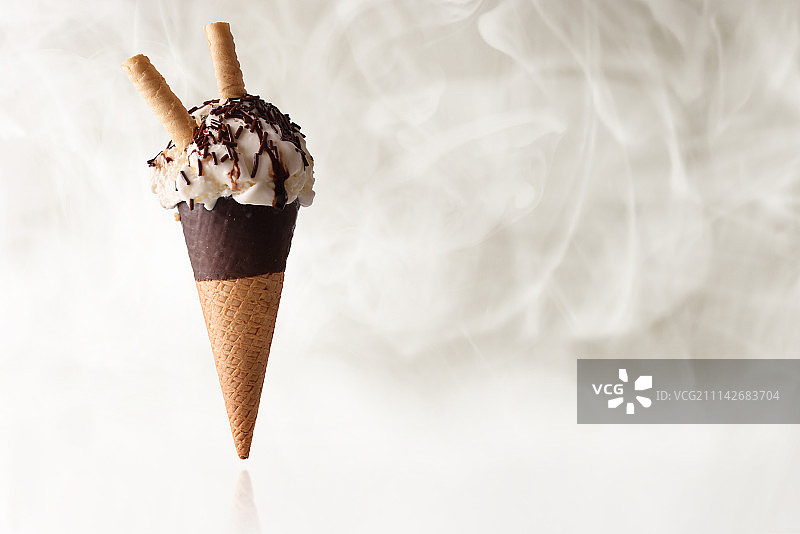 冰淇淋甜筒味奶油巧克力冷蒸汽图片素材