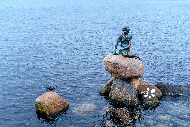 丹麦-哥本哈根的美人鱼雕像图片素材