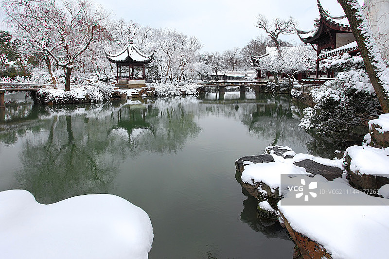 冬雪下的苏州园林 拙政园图片素材