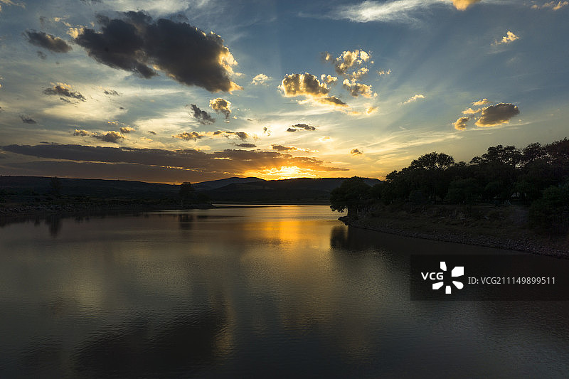 雅华里卡大坝的日落图片素材