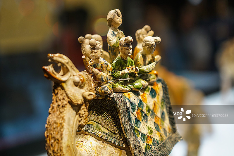 西安陕西博物馆三彩载乐骆驼俑图片素材