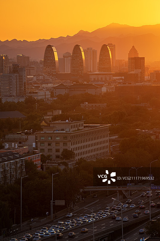 夕阳下的北京西部凯德茂图片素材