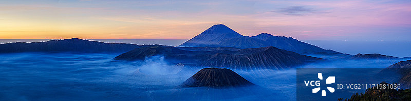 日出阿贡火山。图片素材
