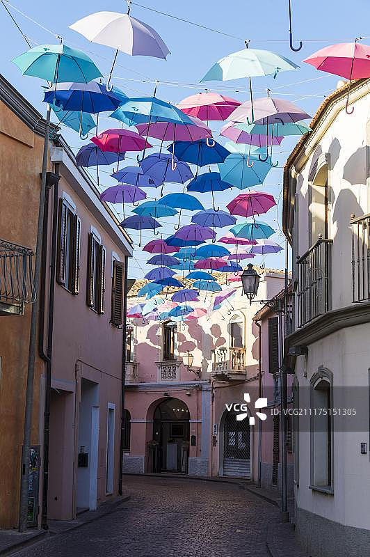 欧洲意大利撒丁岛普拉的雨伞街图片素材