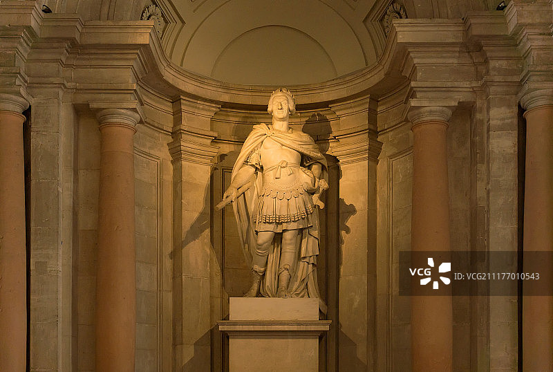 西班牙马德里皇宫内的雕塑图片素材