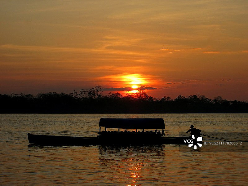 哥伦比亚亚马逊河的日落图片素材