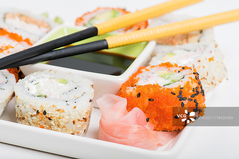 寿司，酱油，筷子图片素材