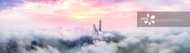 上海冬季的火烧云平流雾图片素材