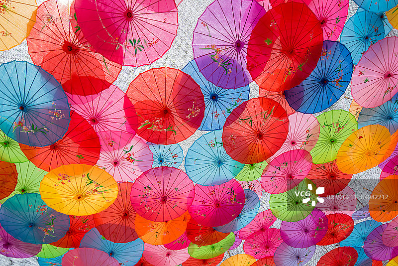 山西省乔家大院的花伞图片素材