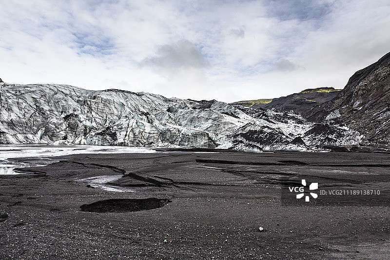后板显示了冰岛的火山景观和冰川图片素材
