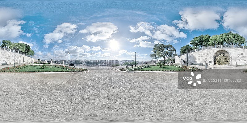 360掳 HDRI showing a public space in a garden overlooking city in Lisbon, Portugal图片素材