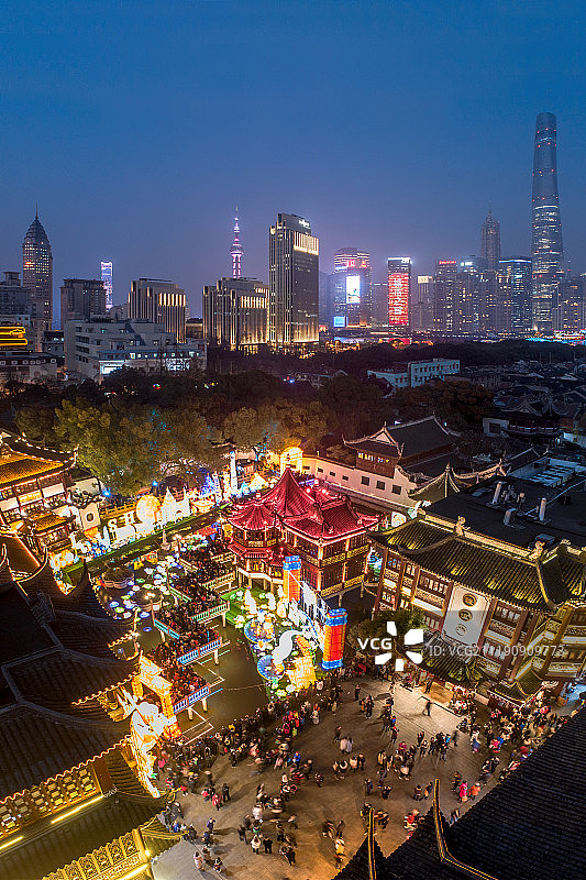航拍上海豫园新春灯会图片素材
