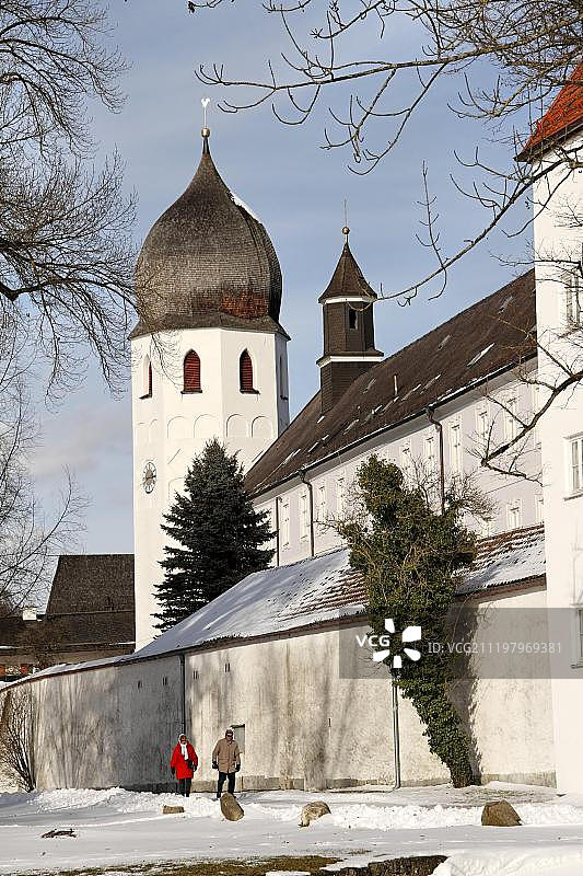 圣艾蒙加德本笃会修道院，在弗劳恩塞尔岛的冬季，基姆西，基姆高，上巴伐利亚，德国，欧洲图片素材