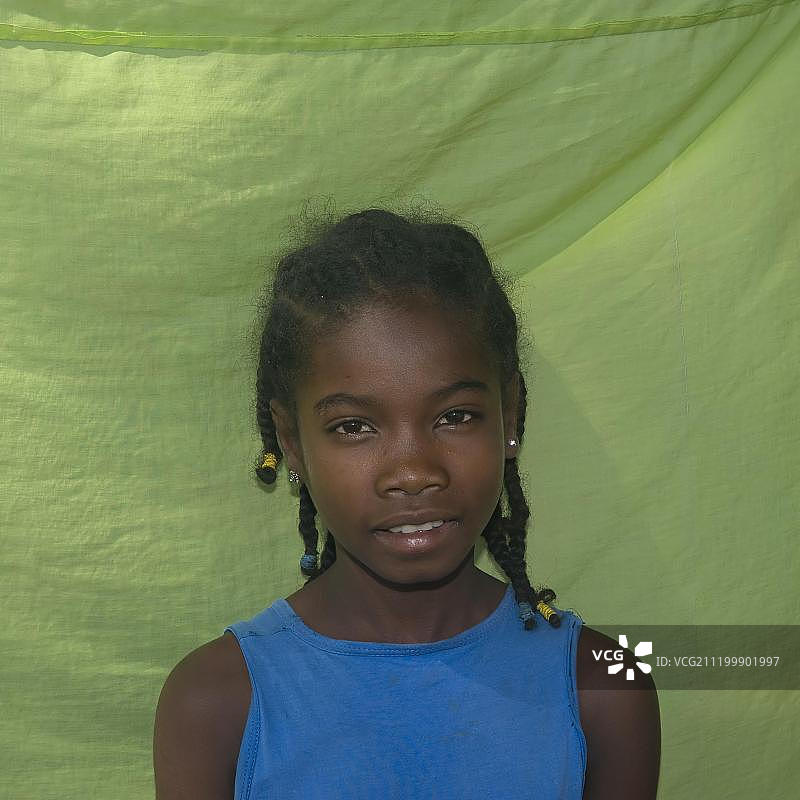 一个年轻的马达加斯加女孩的肖像，莫龙达瓦，马达加斯加，非洲图片素材