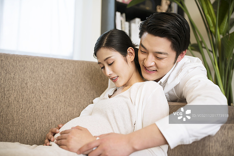 丈夫和怀孕的妻子图片素材