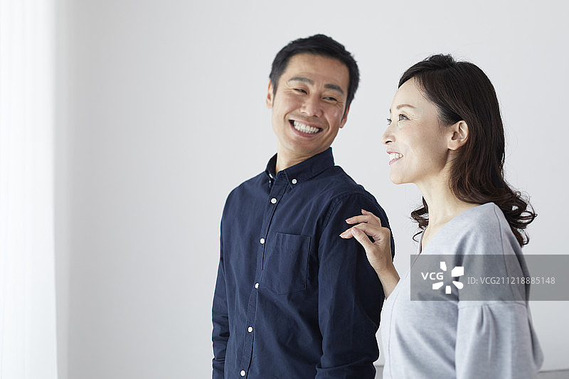 日本成熟的情侣图片素材