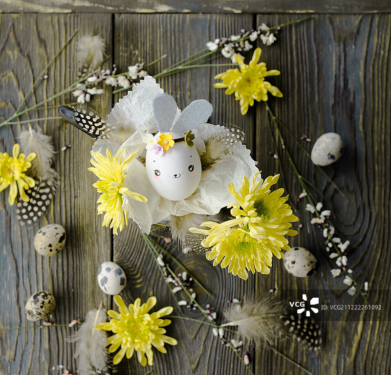 复活节卡片，带有蛋壳兔子的节日背景图片素材