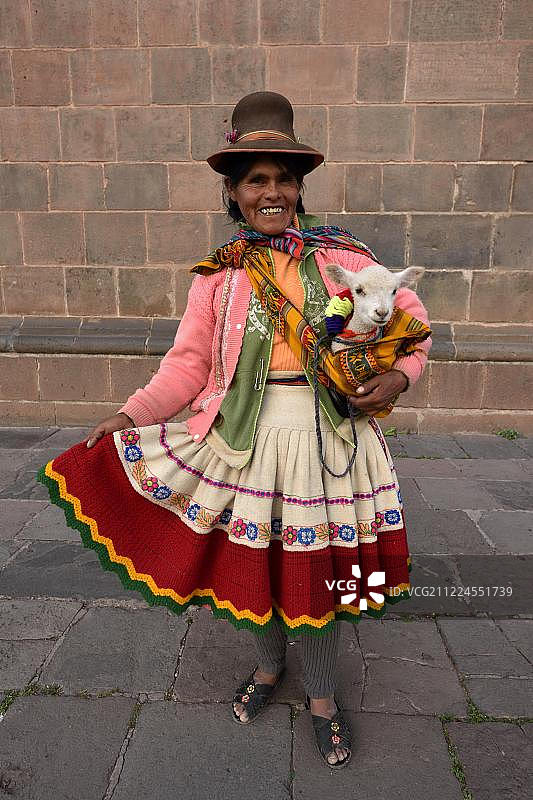 穿着传统服装的秘鲁妇女，秘鲁，南美洲图片素材