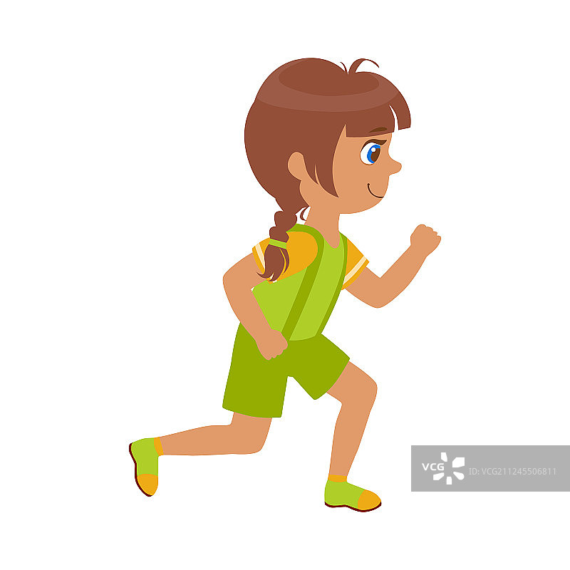 小女孩穿着绿色的衬衫和短裤跑步图片素材