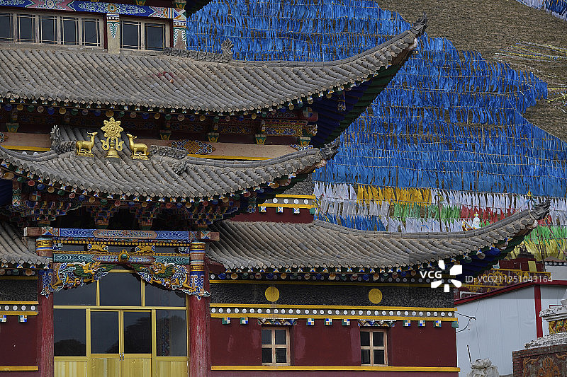 喇嘛寺温泉镇，青藏高原，中国青海图片素材