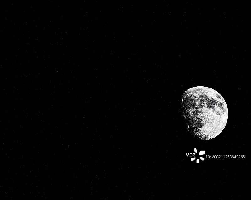 夜空中的月亮图片素材