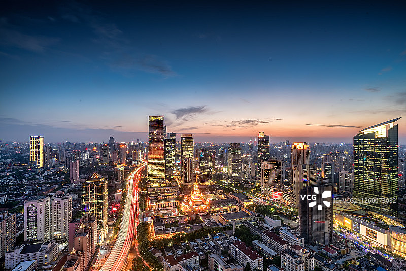 上海延安路高架中苏友好大厦展览中心日落航怕视角全景图片素材