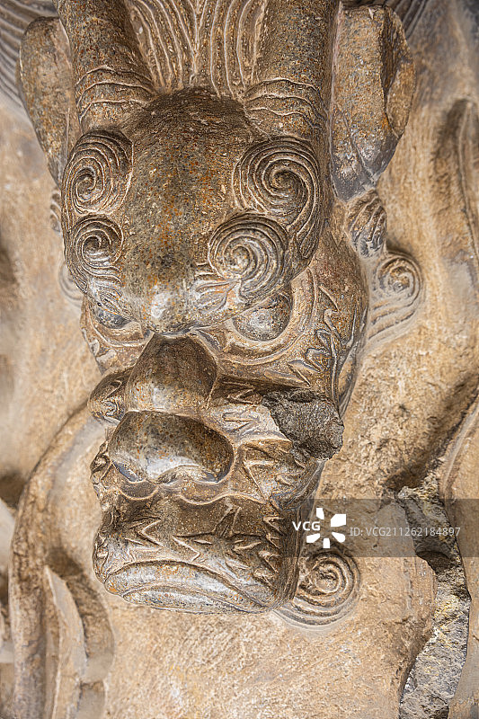 山东曲阜孔庙大成殿的盘龙石柱图片素材
