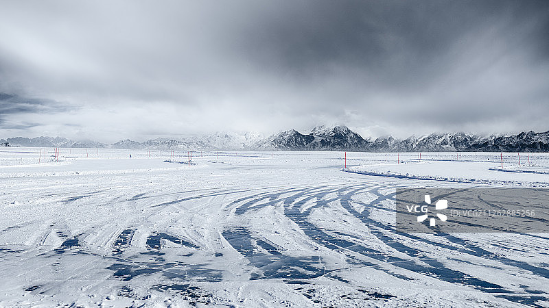 牛背山雪山云海和冰雪赛道图片素材