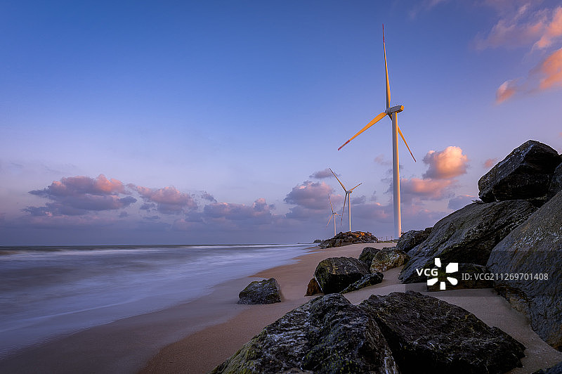 风力发电厂的绿色能源海上图片素材