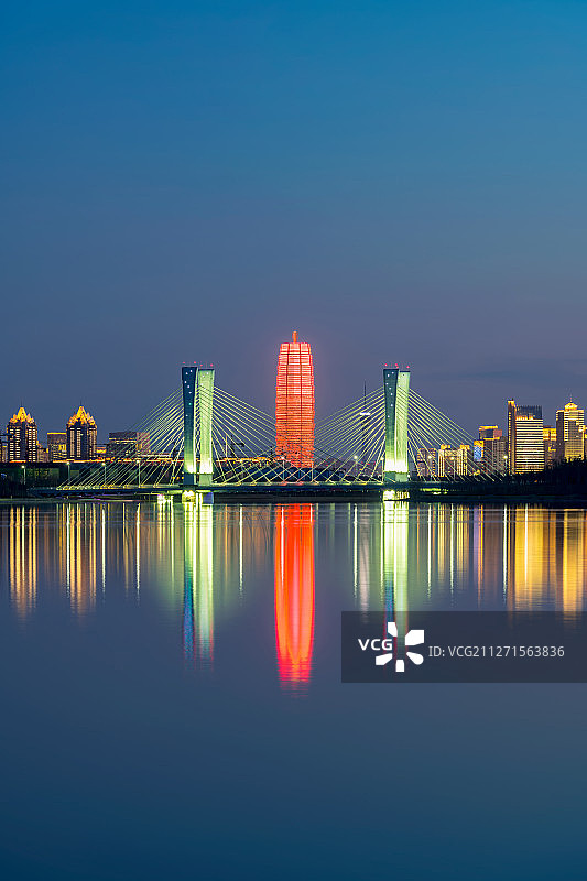 郑州北龙湖城市天际线都市风光夜景图片素材