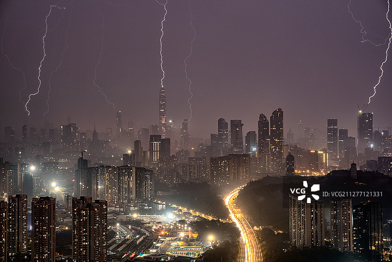深圳市中心城市建筑闪电景观图片素材