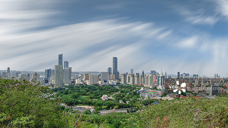 大连绿山俯瞰城市全景图片素材