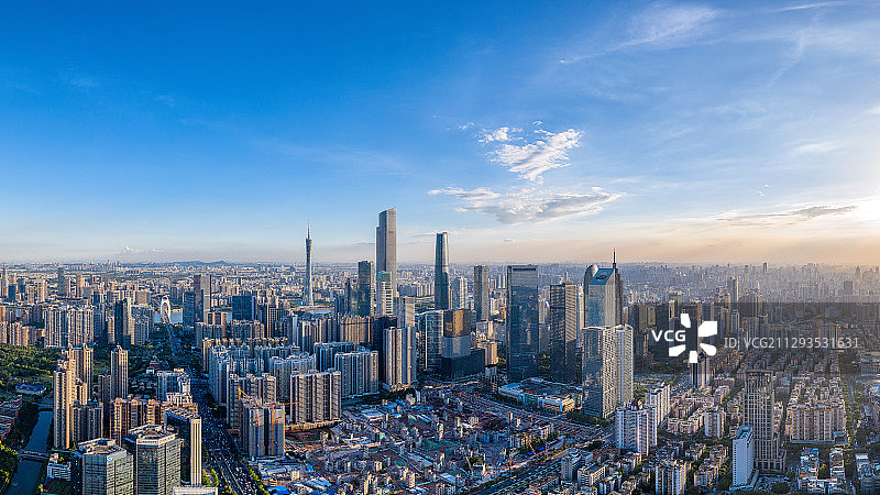 航拍视角下的广州珠江新城-广州塔城市天际线图片素材