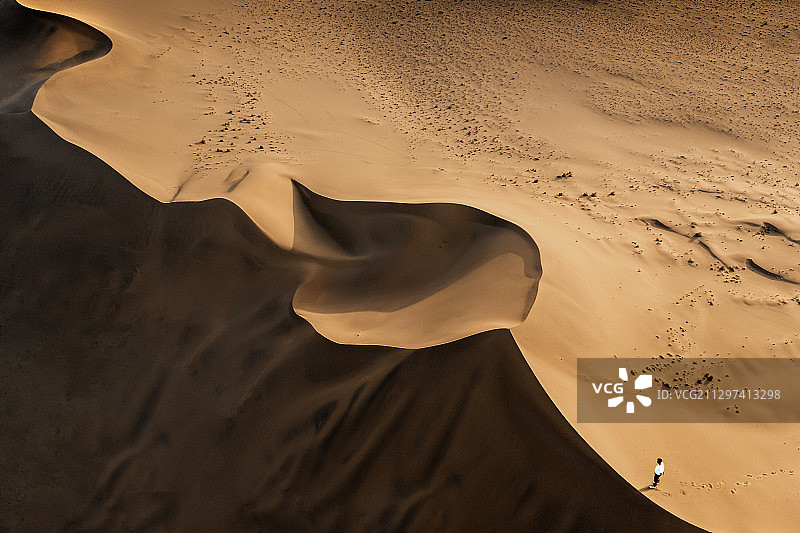 寻觅爱心的沙漠图片素材