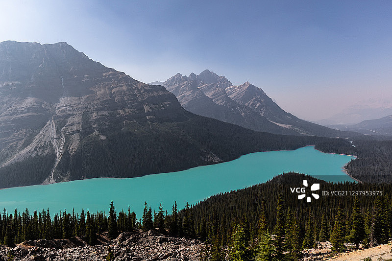 湖和山的风景对天空，金色，加拿大图片素材
