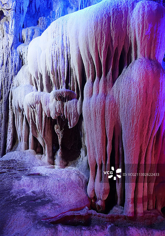 广西柳州都乐公园多姿多彩的钟乳石图片素材