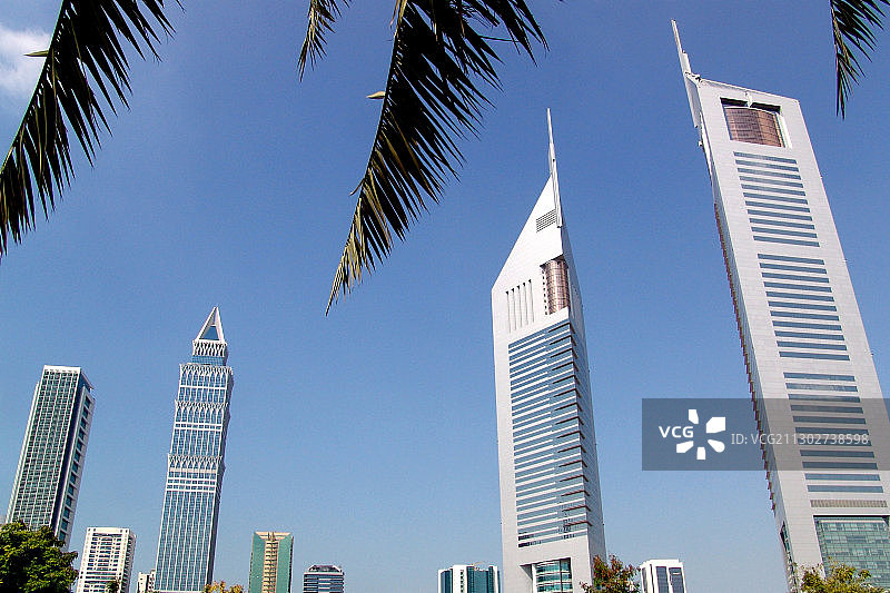 阳光下的阿联酋大厦，迪拜，阿联酋，阿拉伯联合酋长国，中东，亚洲图片素材