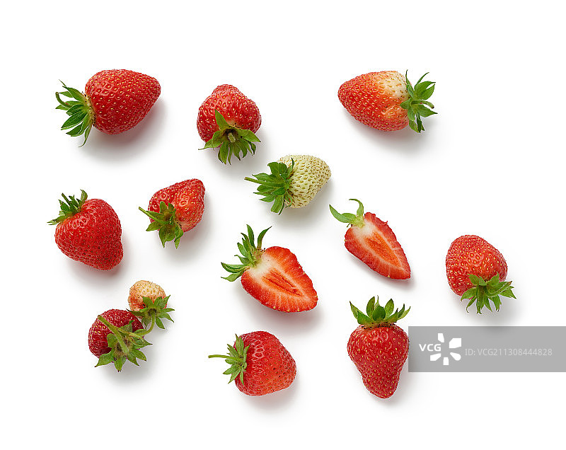 草莓的特写在白色的背景图片素材